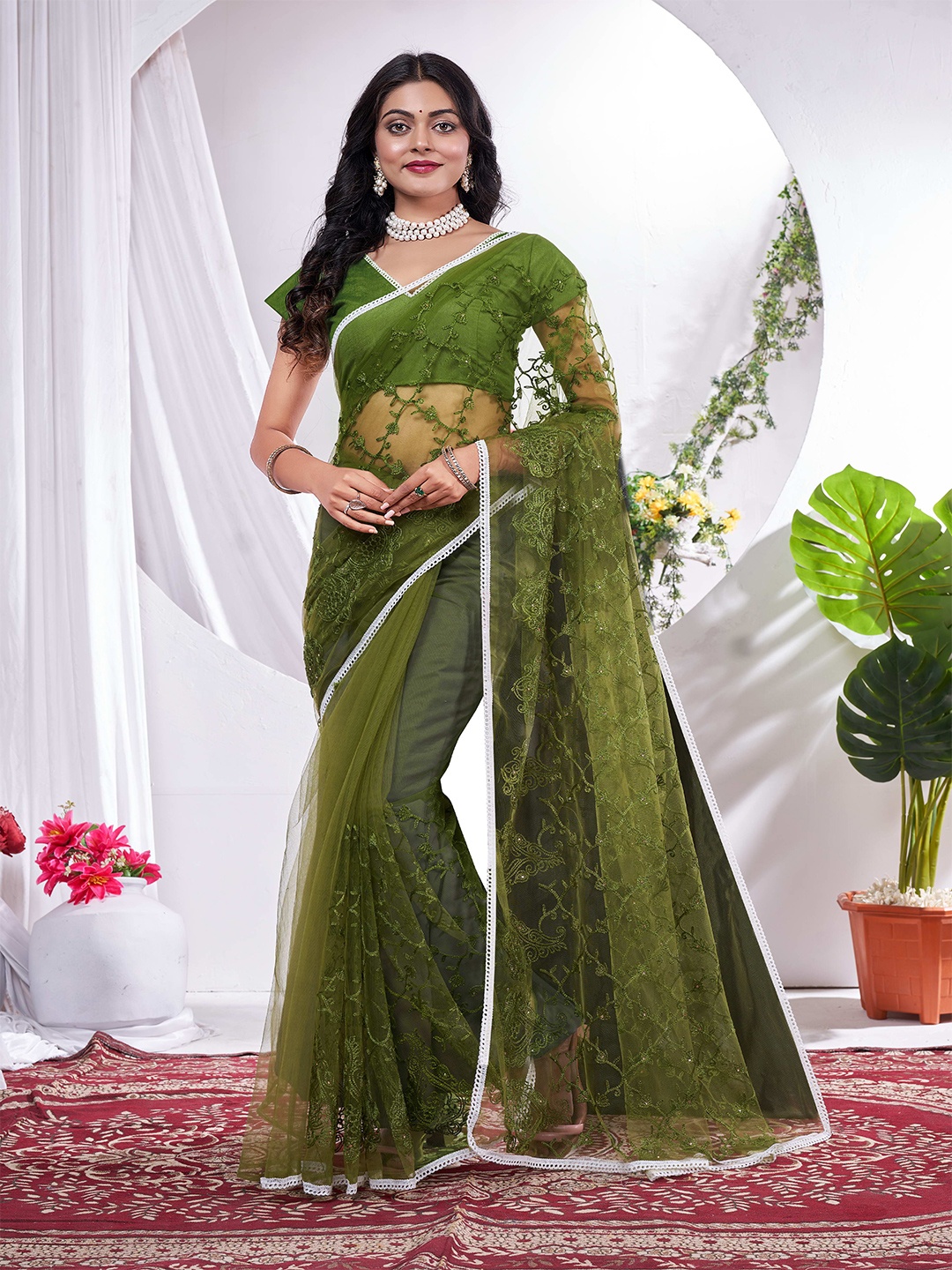 

SAKSHIPRIYA Floral Embroidered Net Saree, Green