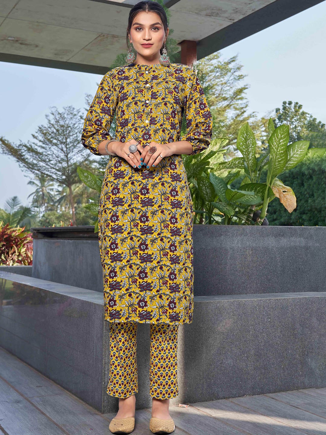 

SAKSHIPRIYA Floral Printed Straight Pure Cotton Kurta With Pyjama, Yellow