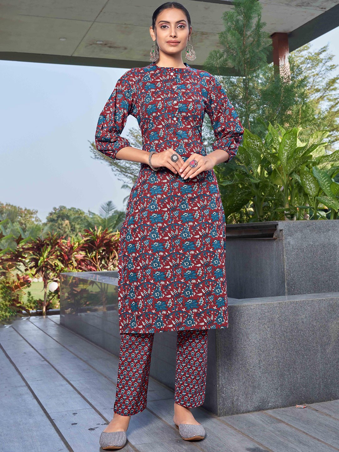 

SAKSHIPRIYA Purple Floral Printed Mandarin Collar Pure Cotton Straight Kurta with Trouser