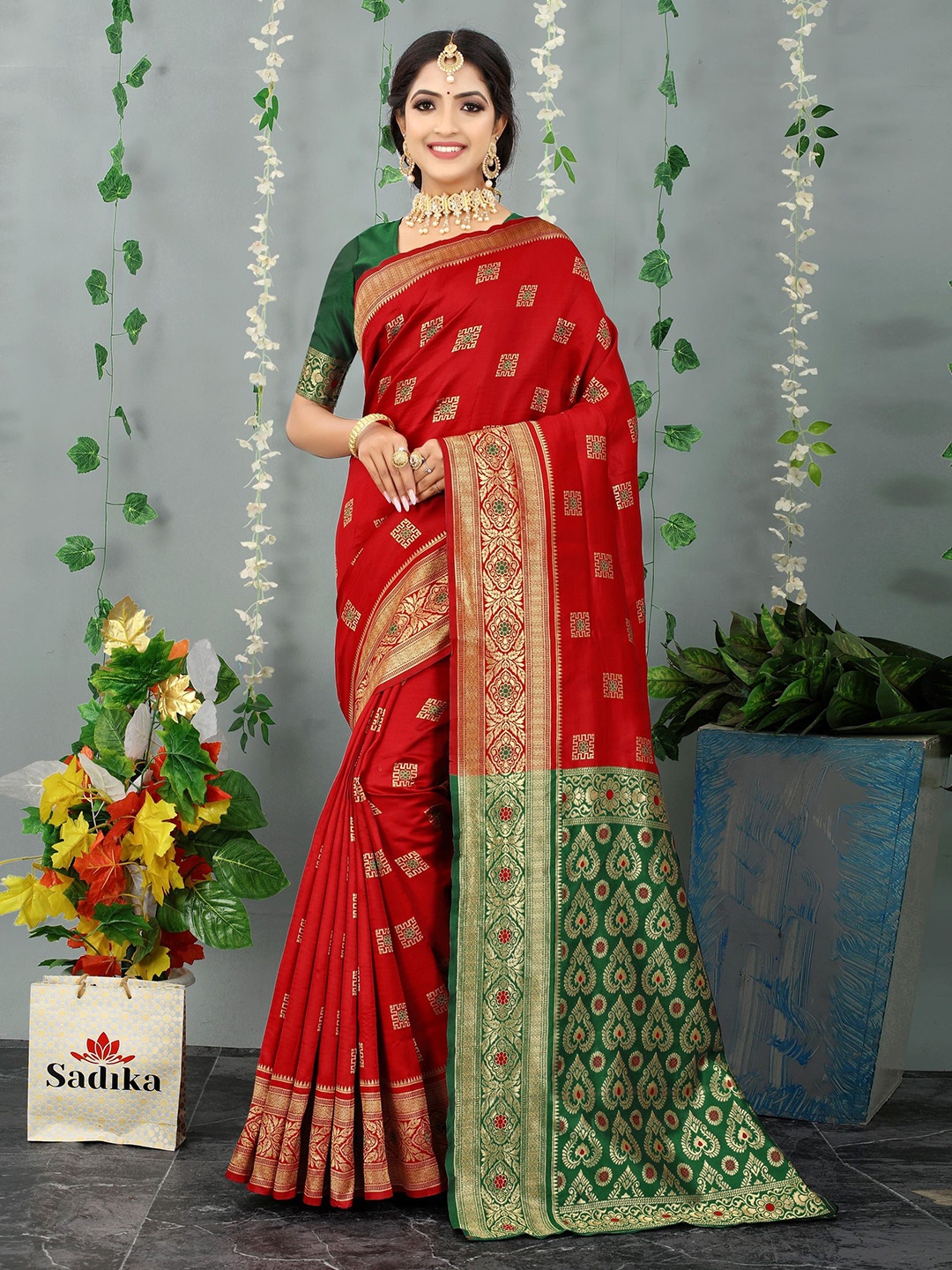 

Sadika Ethnic Motifs Woven Design Zari Kanjeevaram Saree, Red