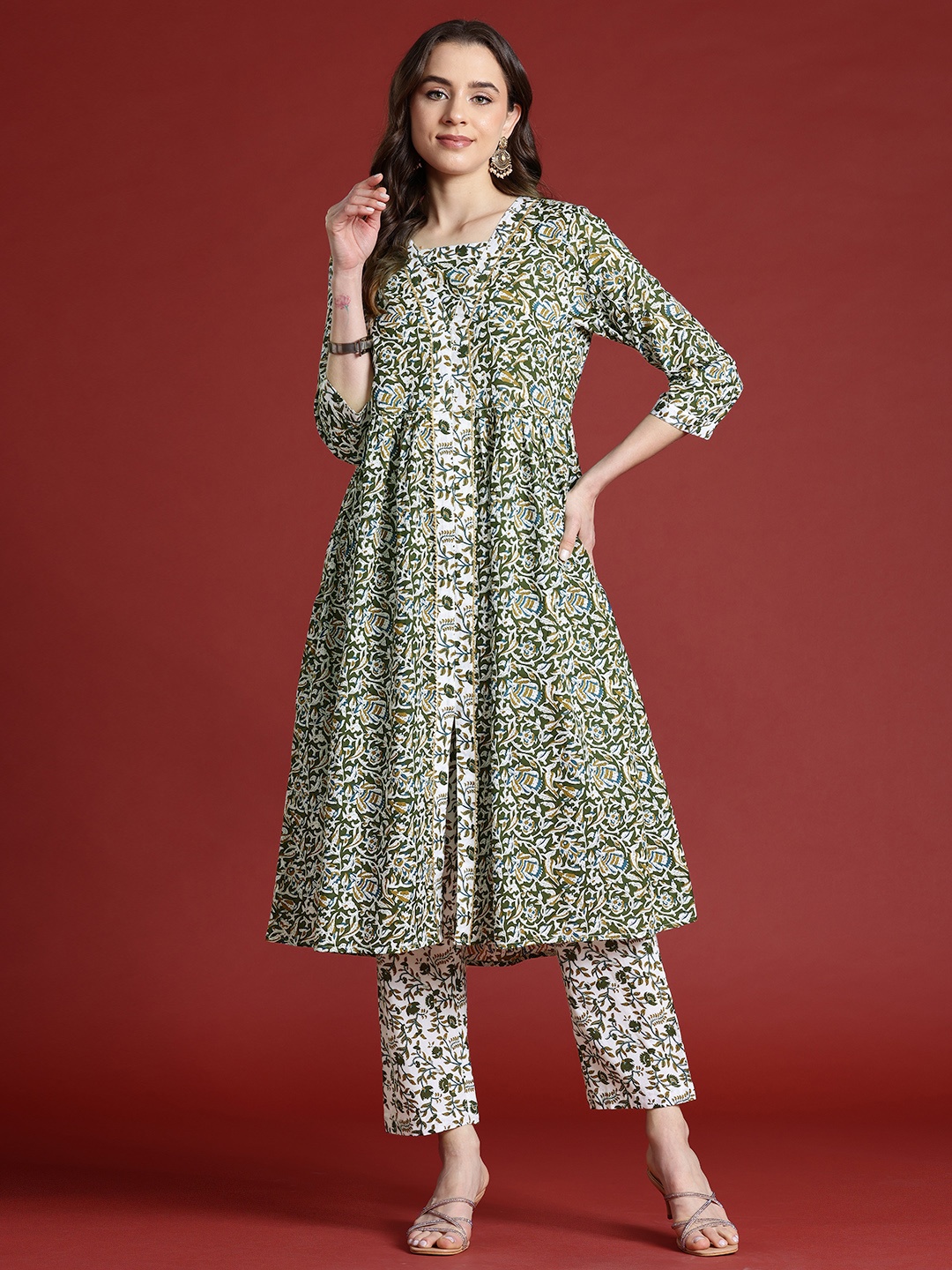 

Anouk Women Floral Printed Empire Gotta Patti Pure Cotton Kurta with Trousers, Green