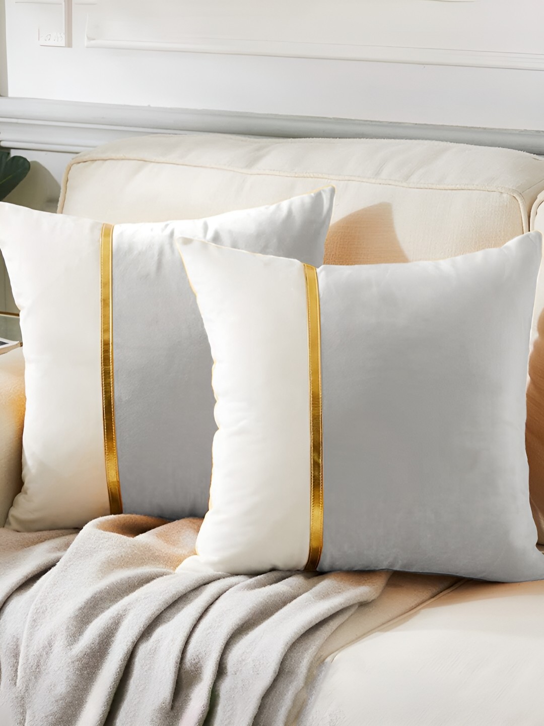 

AEROHAVEN Silver-Toned & White 2 Pieces Colourblocked Square Cushion Covers
