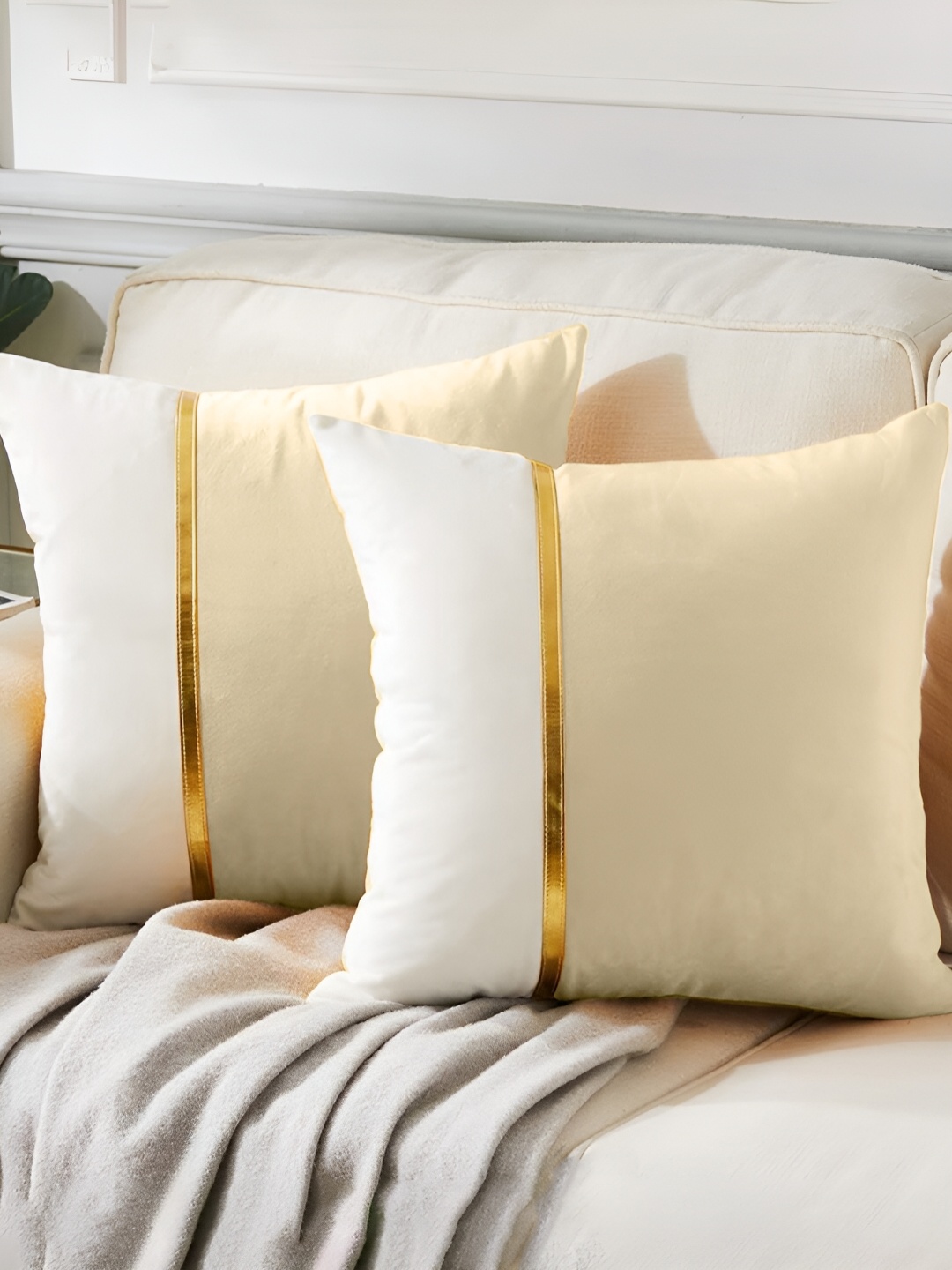 

AEROHAVEN Off White & Cream 2 Pieces Colourblocked Square Cushion Covers