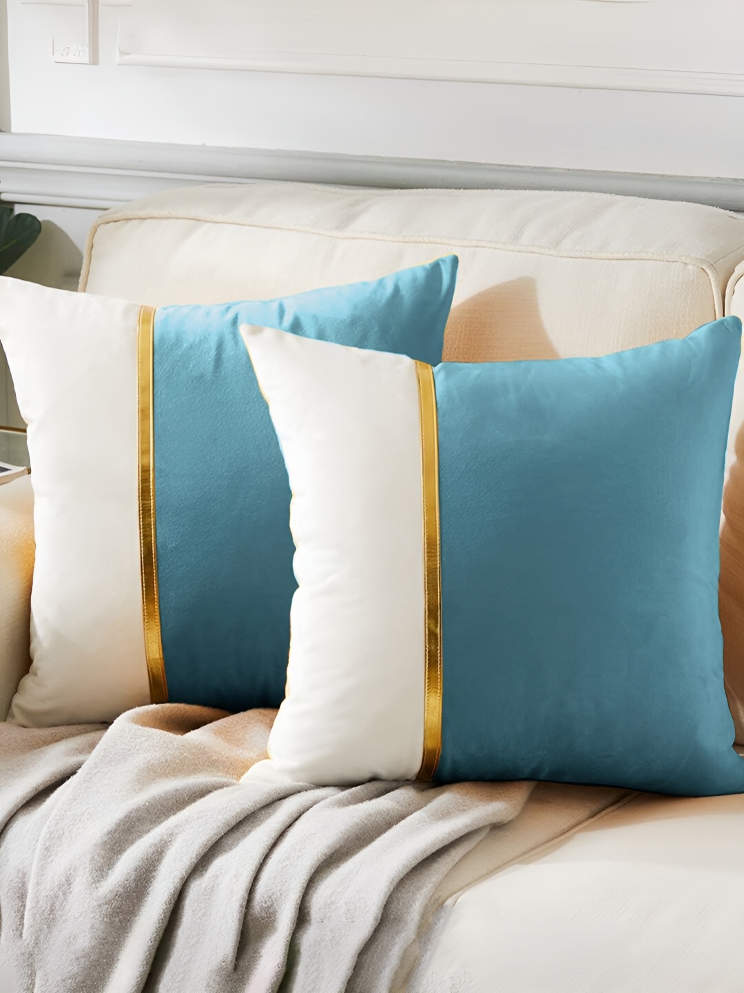 

AEROHAVEN Blue & White 2 Pieces Colourblocked Reversible Square Cushion Covers