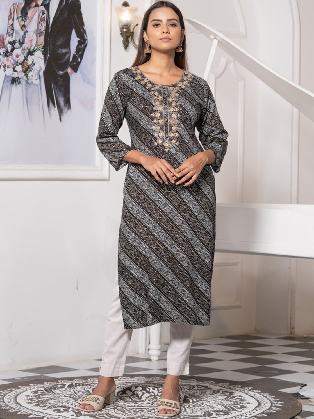 

Ode by House of Pataudi Round Neck Floral Printed Mirror Work Floral Kurta, Black