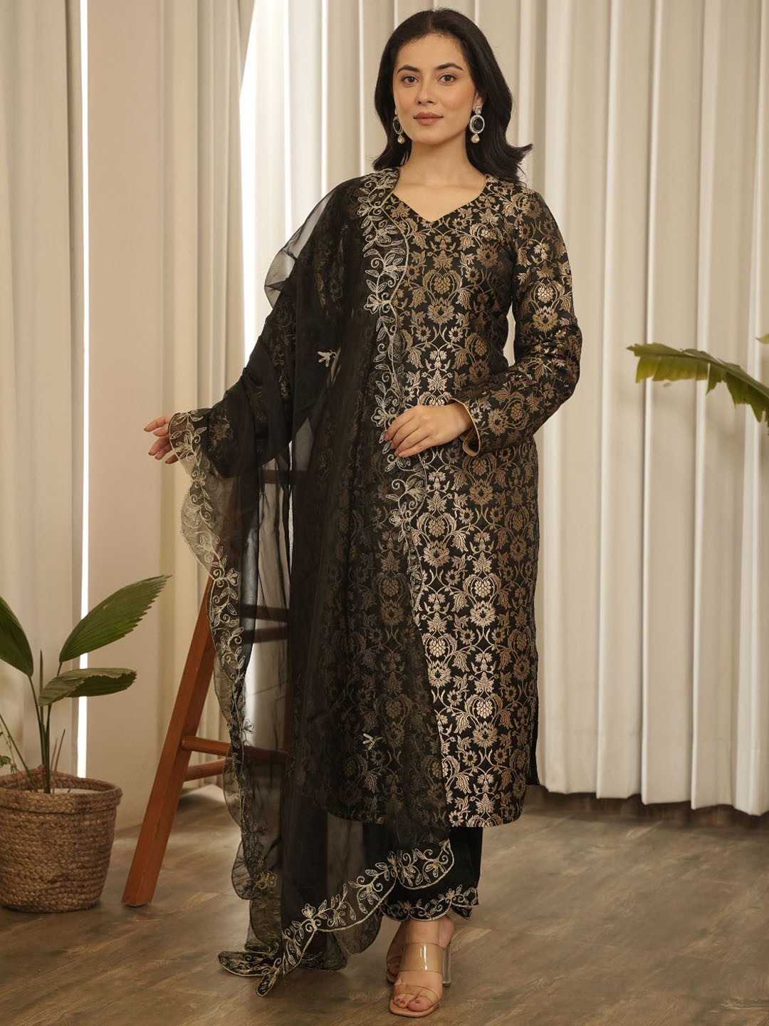 

OneWe Floral Woven Design Kurta With Trousers & Dupatta, Black
