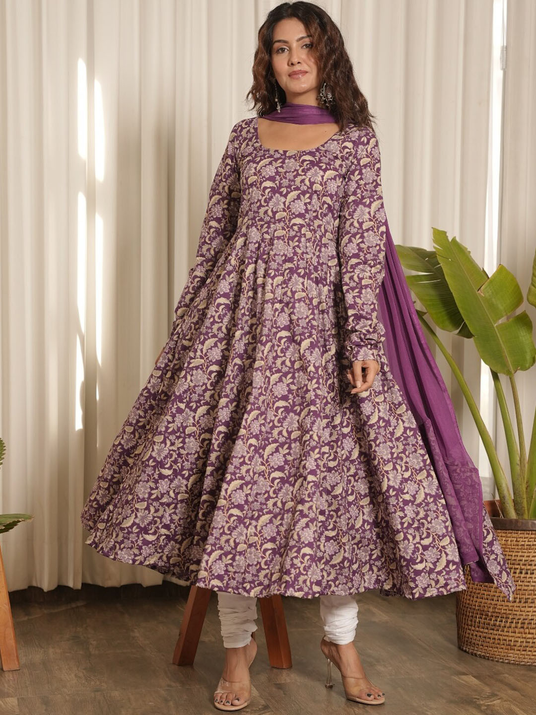 

OneWe Floral Printed Square Neck Pure Cotton Kurta With Churidar & Dupatta, Purple