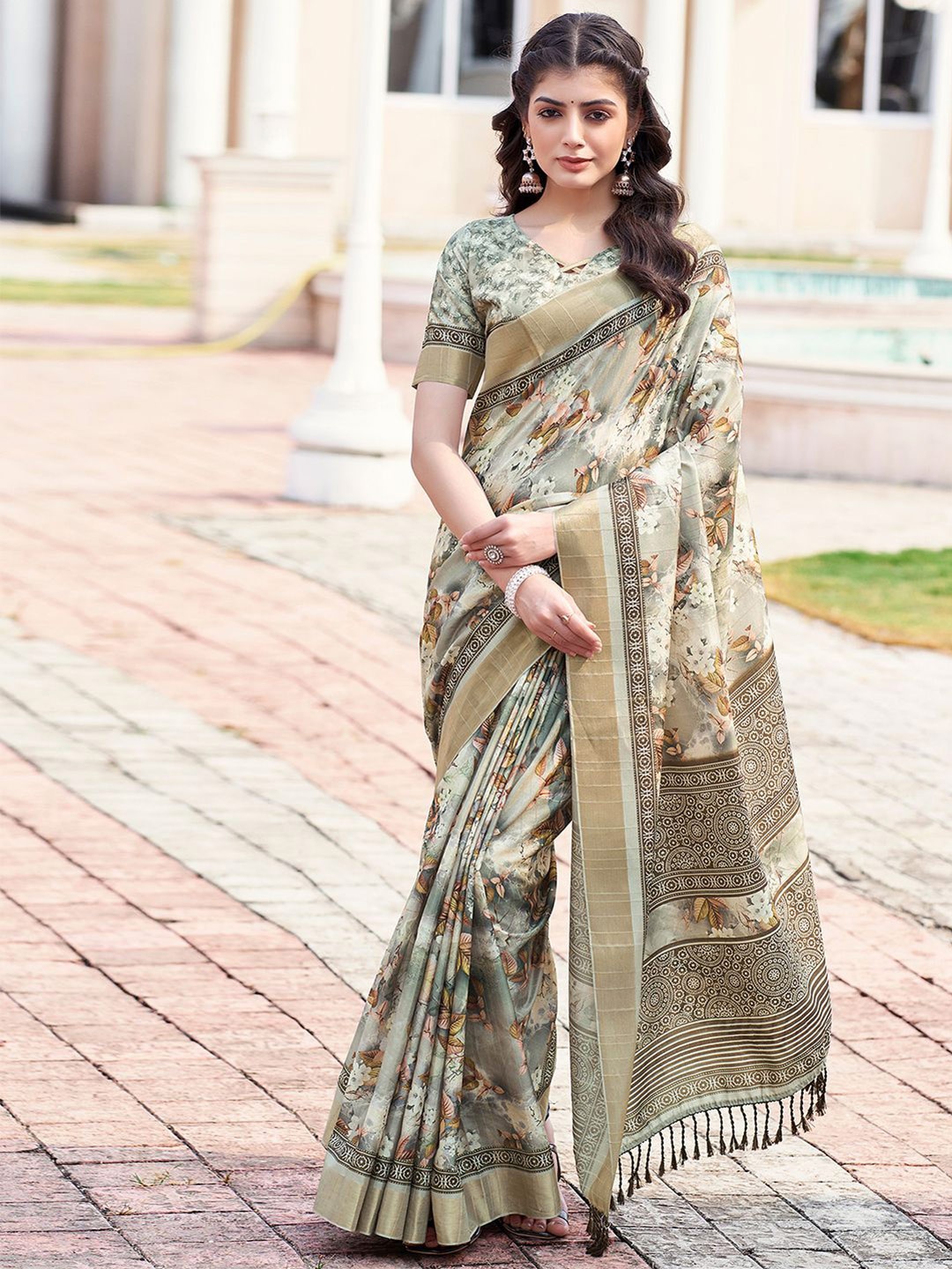 

Mitera Beige & Green Floral Printed Zari Sungudi Saree