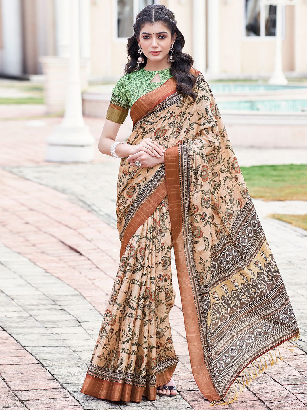 

Mitera Beige & Green Floral Printed Zari Sungudi Saree