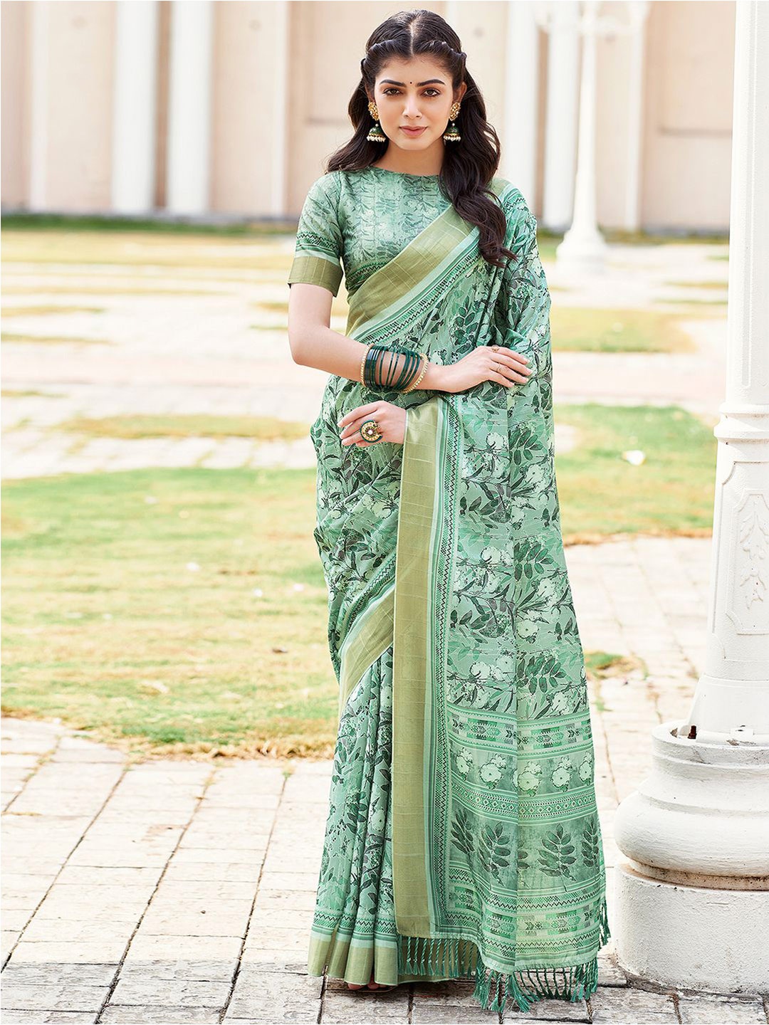 

Mitera Lime Green & Gold toned Floral Printed Zari Sungudi Saree