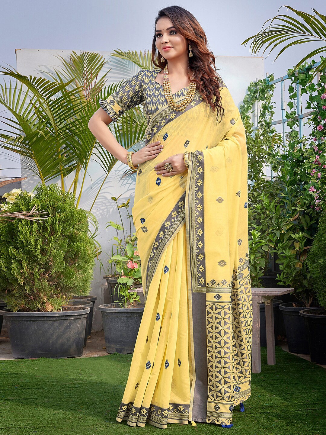 

Mitera Yellow Floral Woven Design Zari Silk Cotton Banarasi Saree