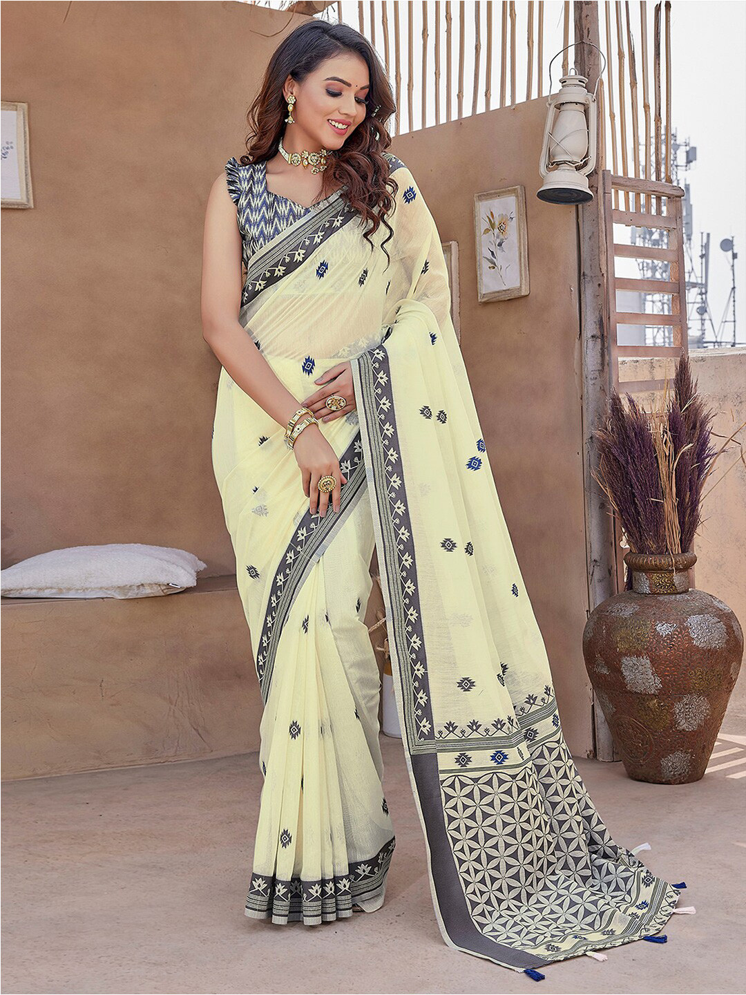 

Mitera Silk Cotton Banarasi Saree, Off white