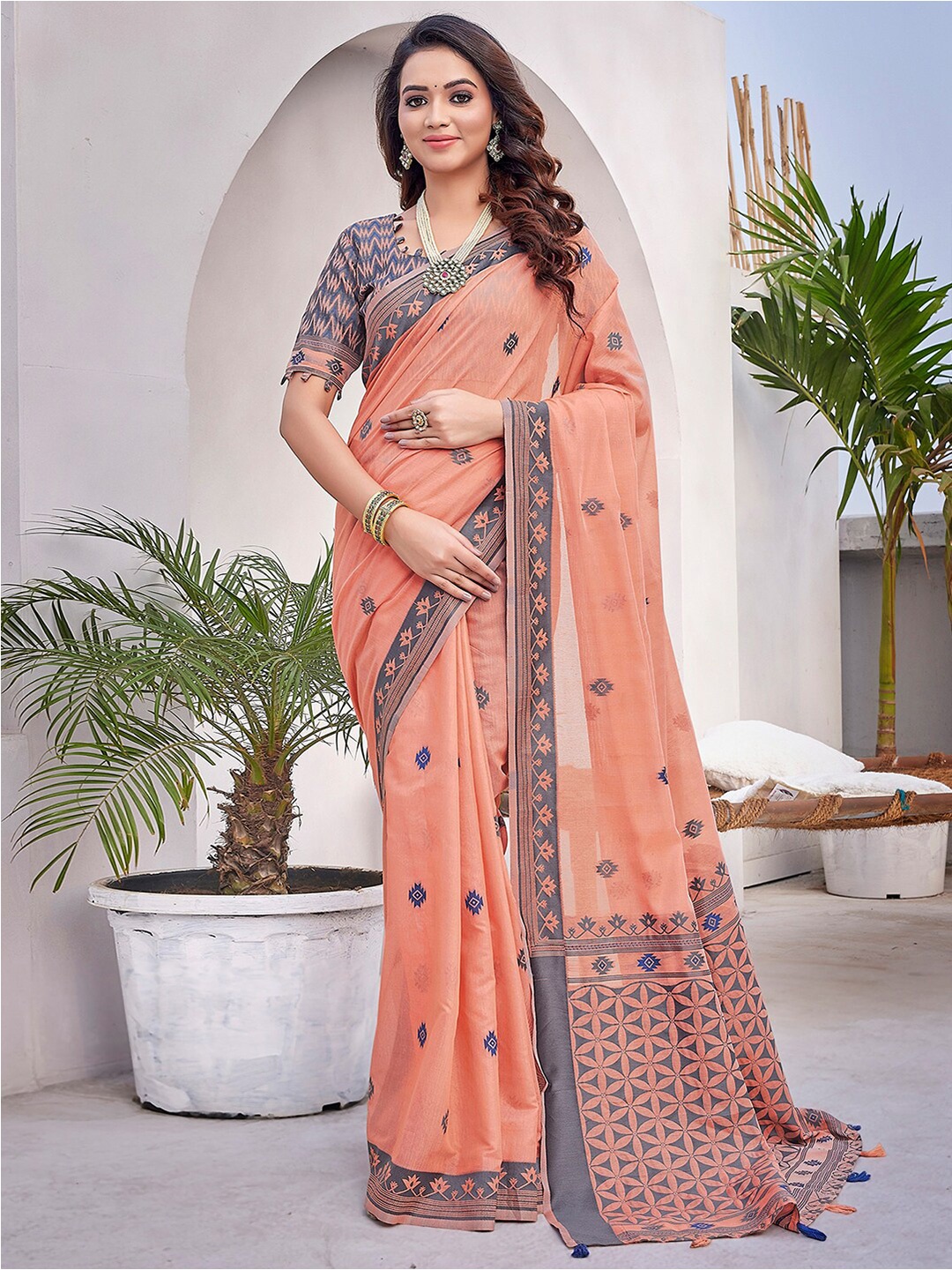 

Mitera Ethnic Motifs Silk Cotton Banarasi Saree, Peach