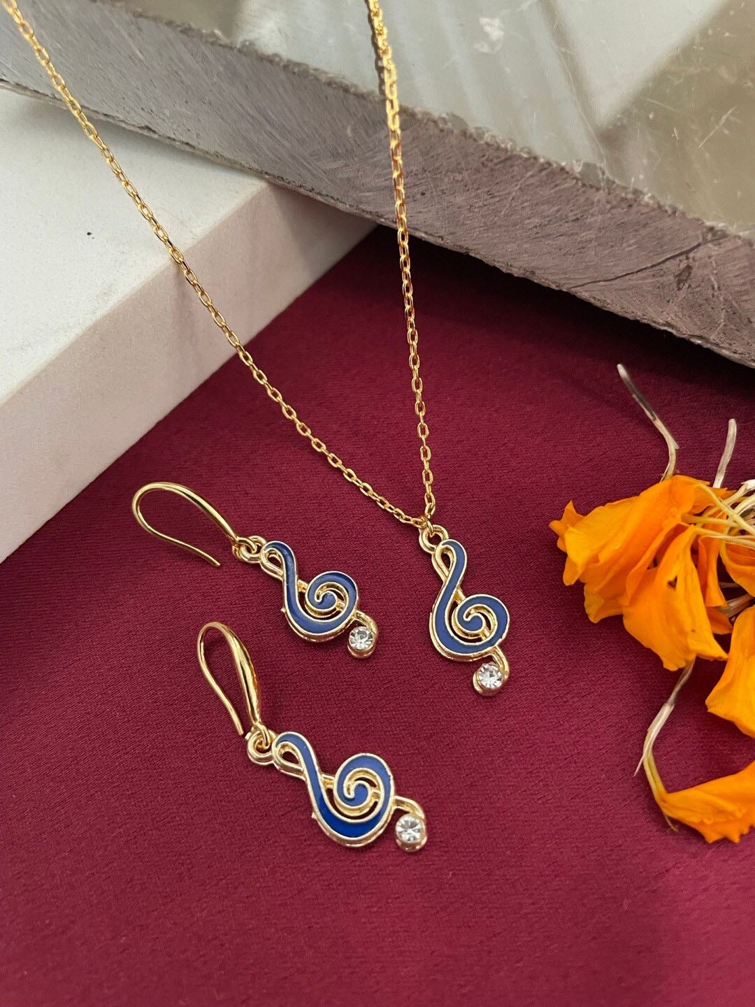 

Digital Dress Room Gold-Plated Stone-Studded Jewellery Set