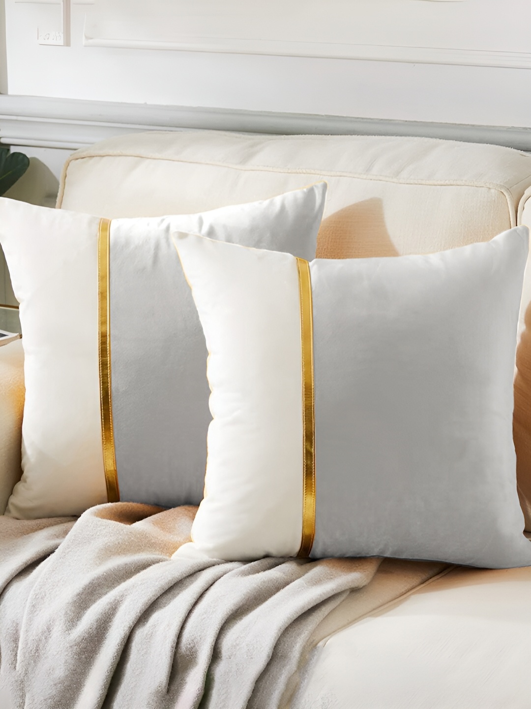 

AEROHAVEN Silver Toned & White 2 Pieces Colourblocked Reversible Square Cushion Covers