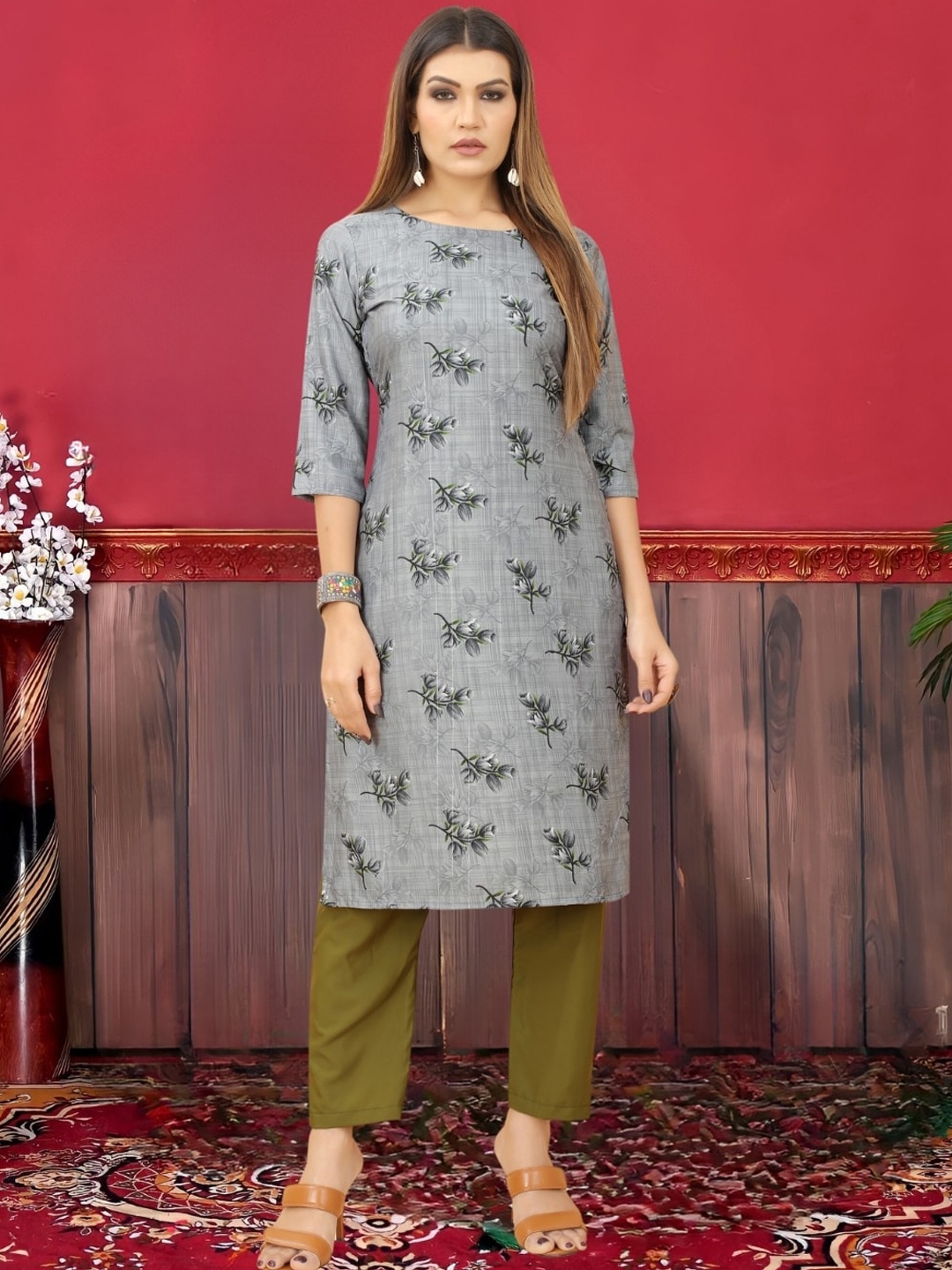 

MAGMINA Floral Printed Three-Quarter Sleeves Crepe Kurta, Grey
