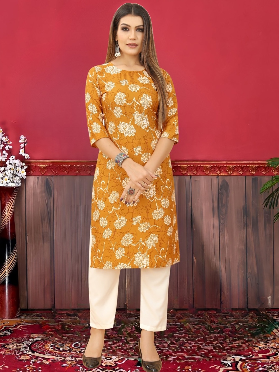 

MAGMINA Floral Printed Round Neck Kurta, Yellow