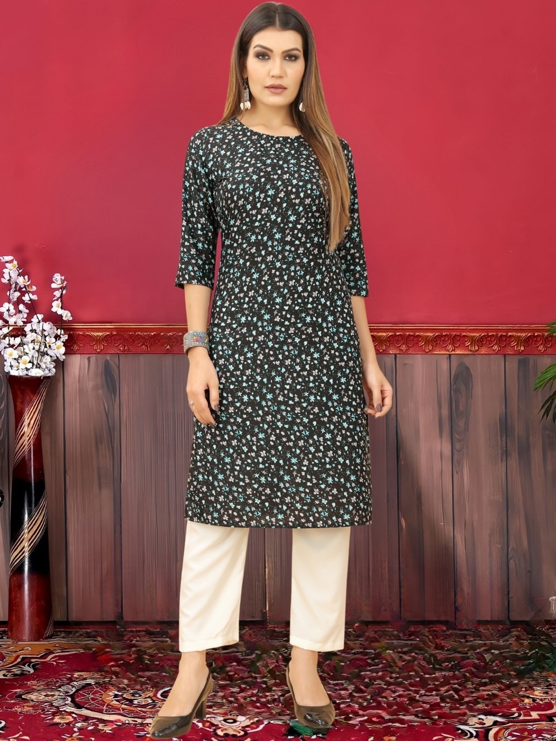 

MAGMINA Floral Printed Straight Kurta, Black