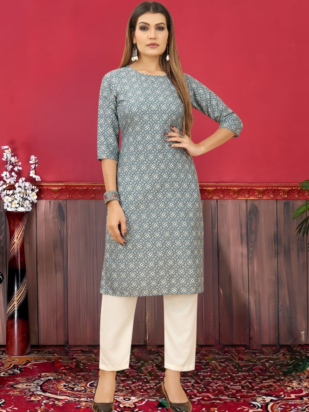 

MAGMINA Floral Printed Straight Kurta, Grey