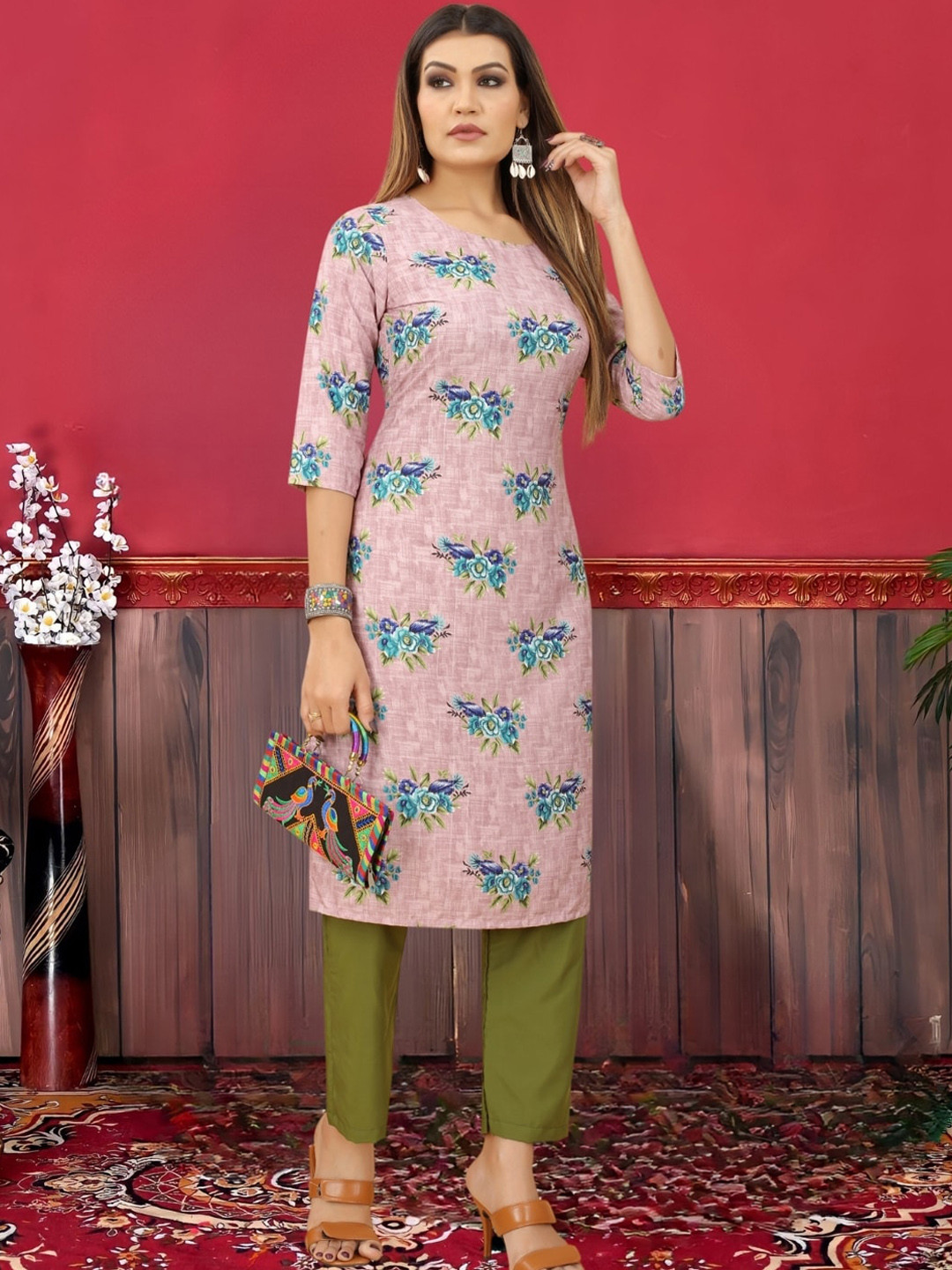 

MAGMINA Floral Printed Round Neck Straight Kurta, Peach
