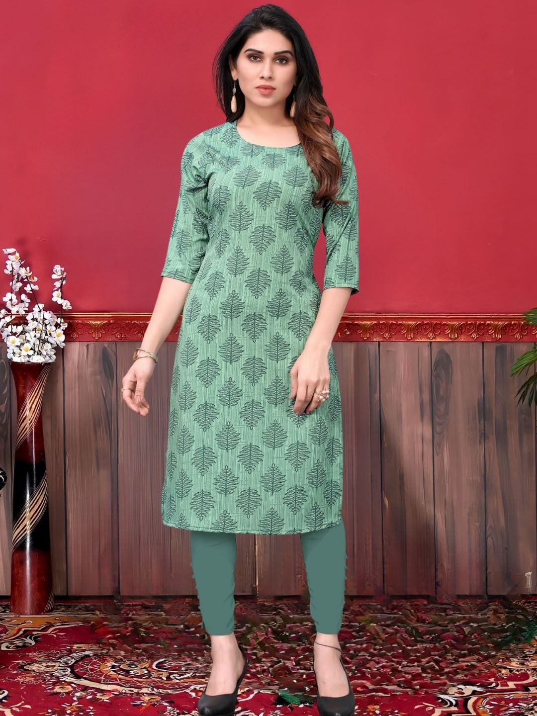 

MAGMINA Floral Printed Round Neck Crepe Straight Kurta, Green