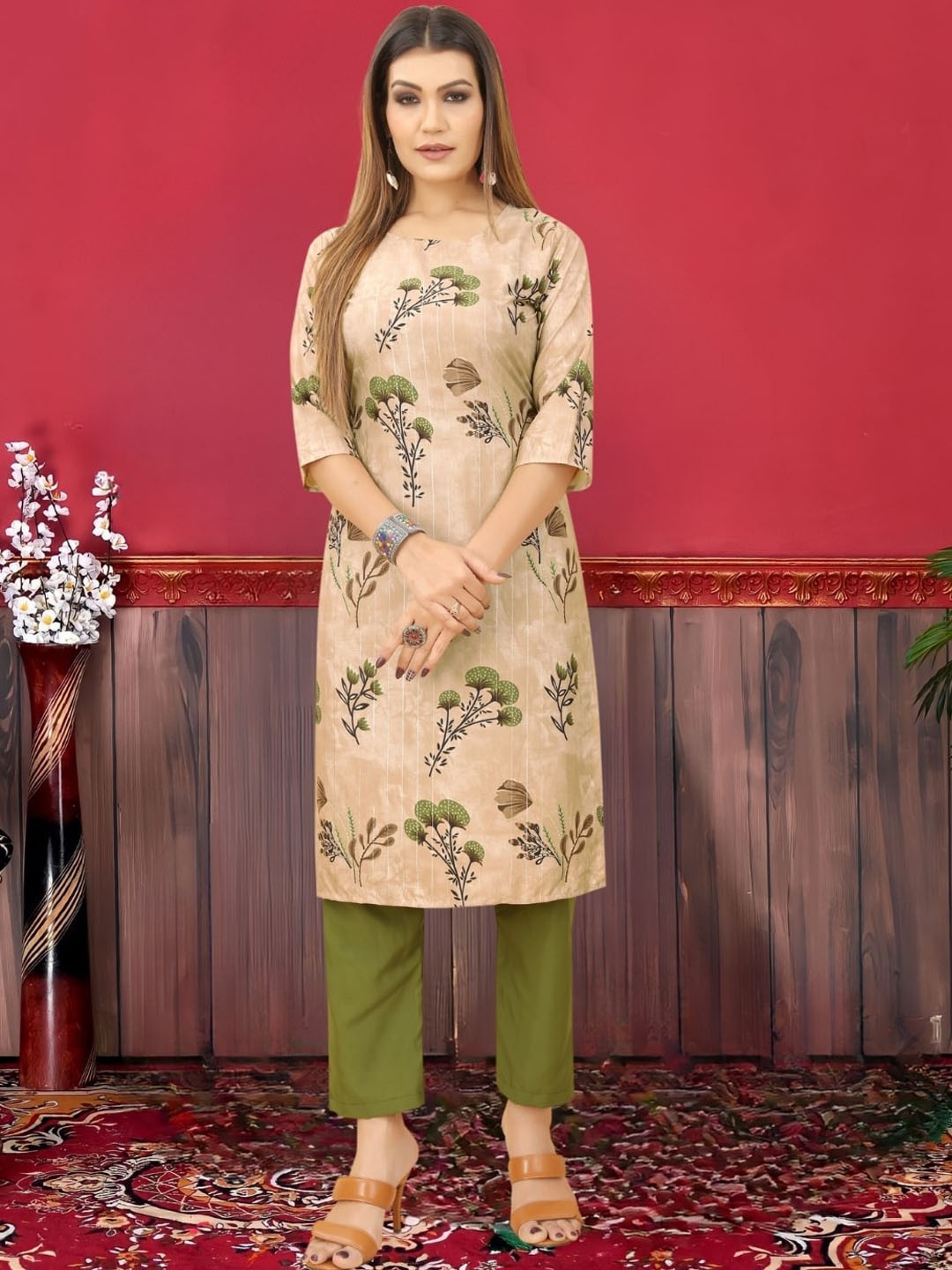 

MAGMINA Floral Printed Straight Kurta, Cream