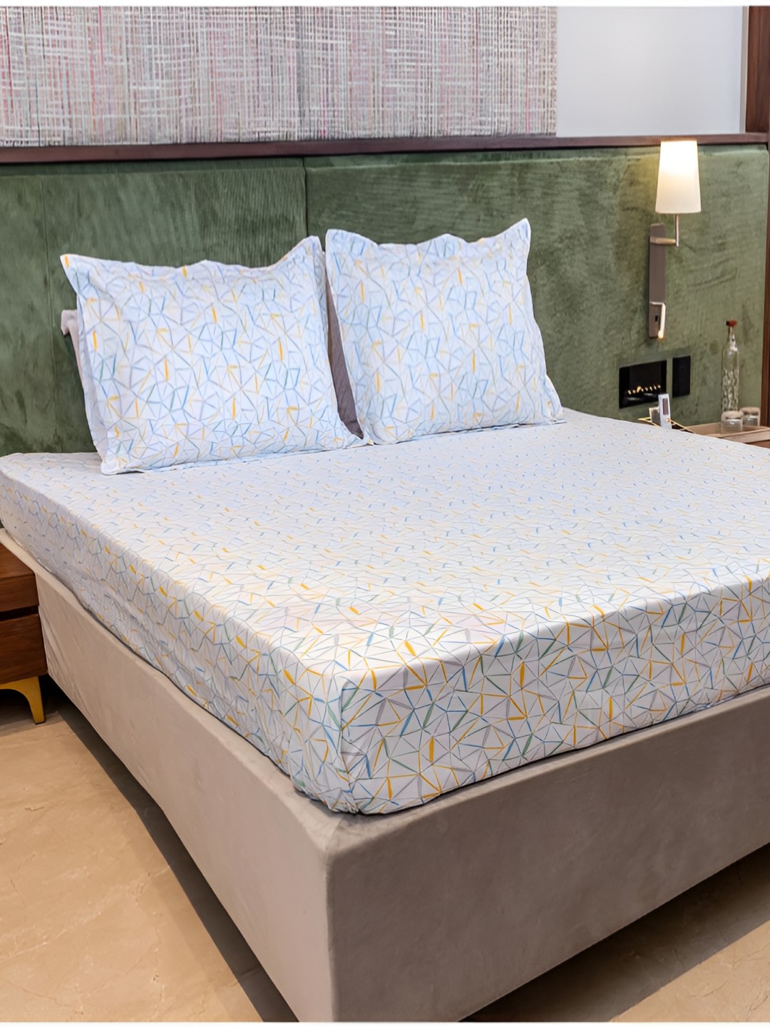

Chann Studio Blue Geometric Microfiber 300 TC Fitted King Bedsheet With 2 Pillow Covers