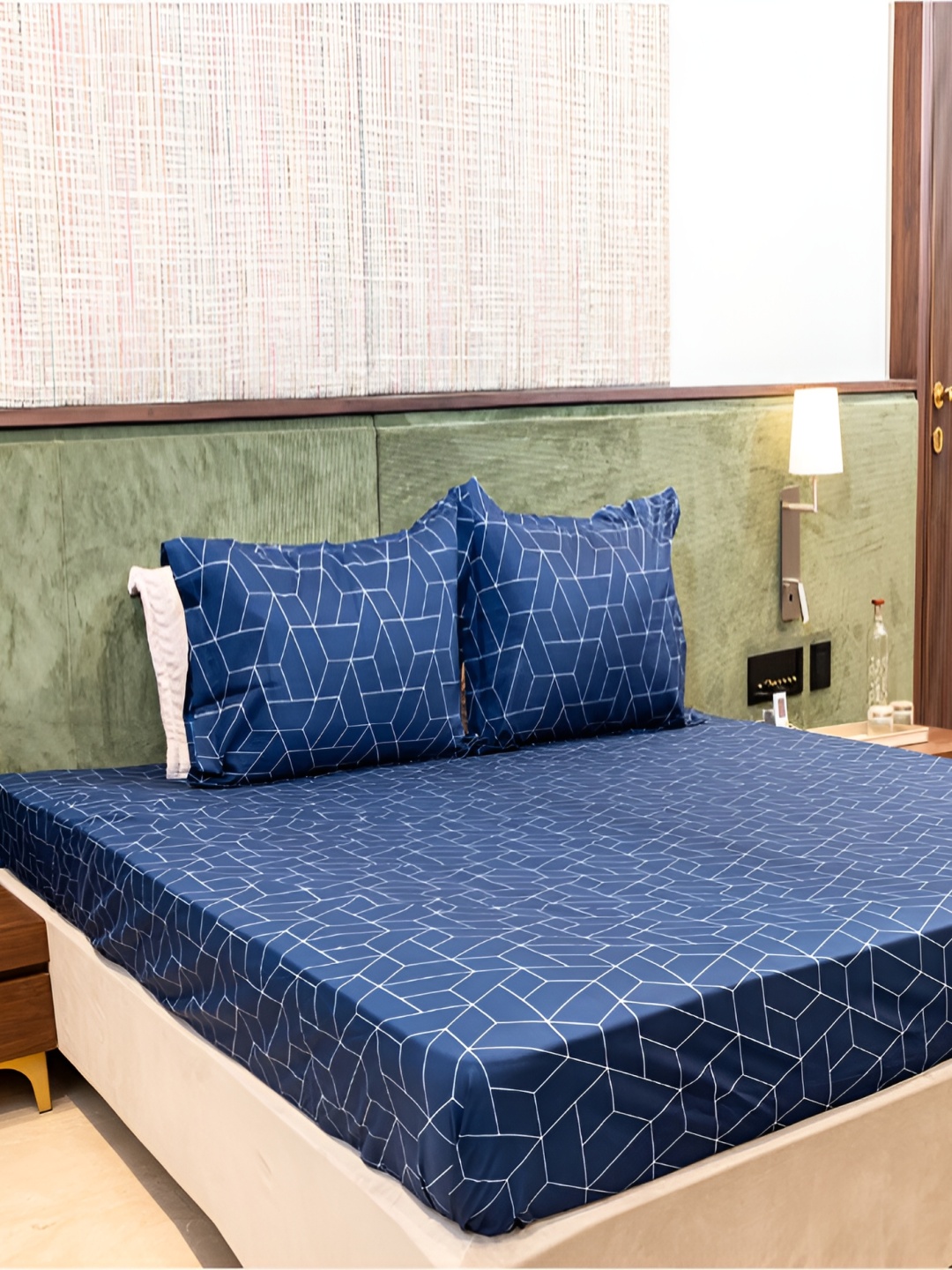 

Chann Studio Blue Geometric Microfiber 300 TC King Bedsheet With 2 Pillow Covers