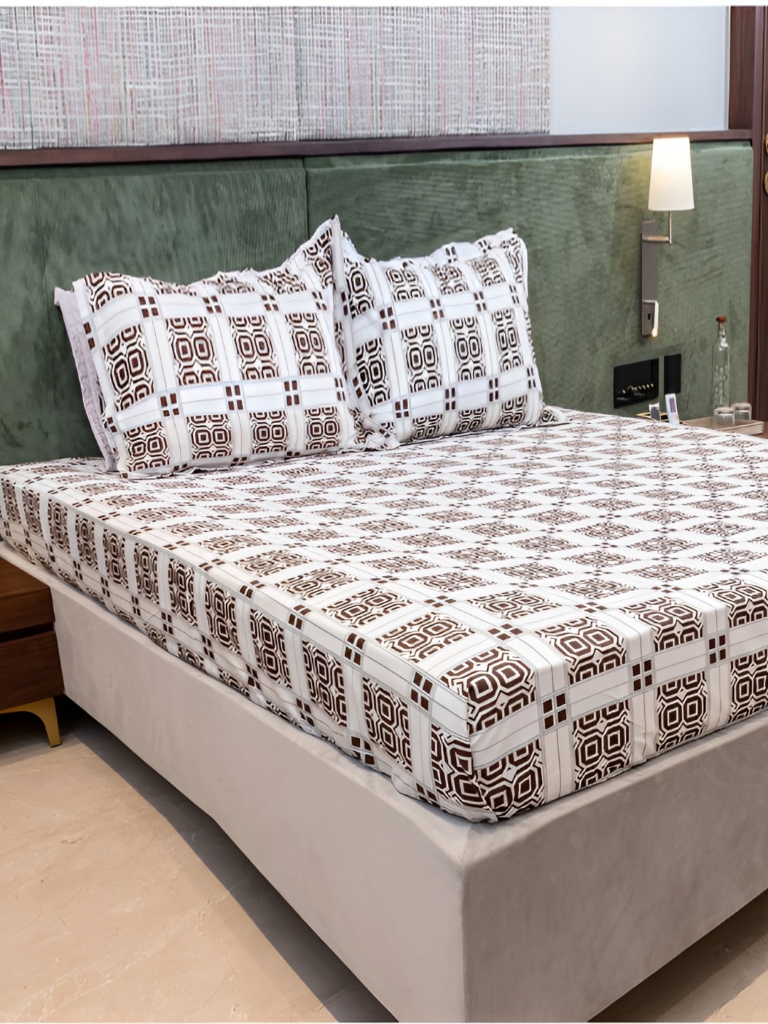 

Chann Studio Brown Geometric Microfiber 300 TC King Bedsheet With 2 Pillow Covers