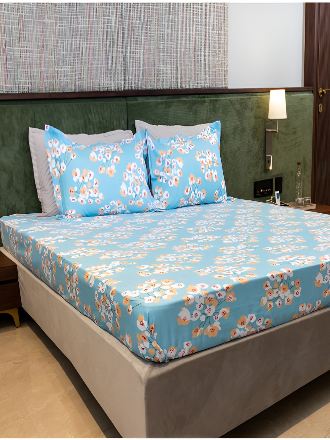 

Chann Studio Sea Green Floral Microfiber 300 TC King Bedsheet With 2 Pillow Covers