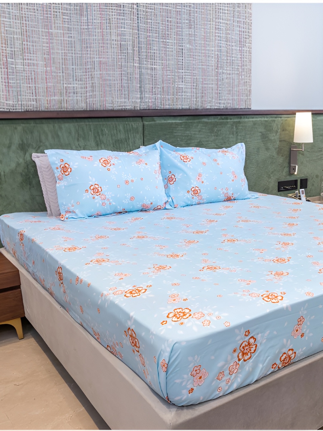 

Chann Studio Blue Floral Microfiber 300 TC Fitted King Bedsheet With 2 Pillow Covers