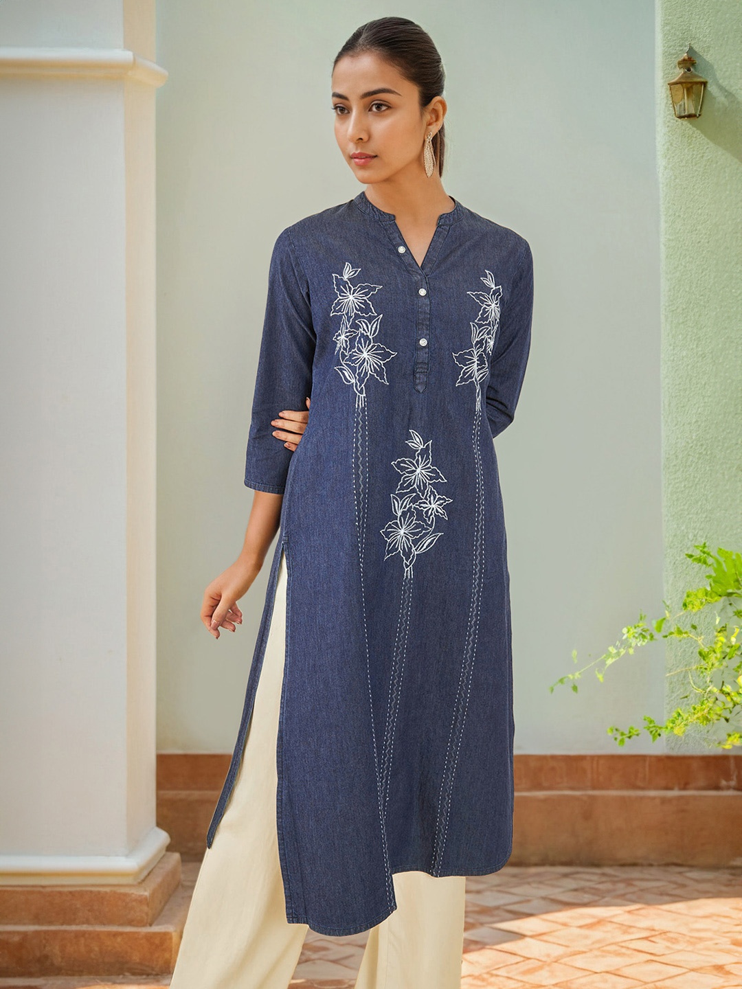 

Soch Floral Embroidered Straight Cotton Kurta, Blue