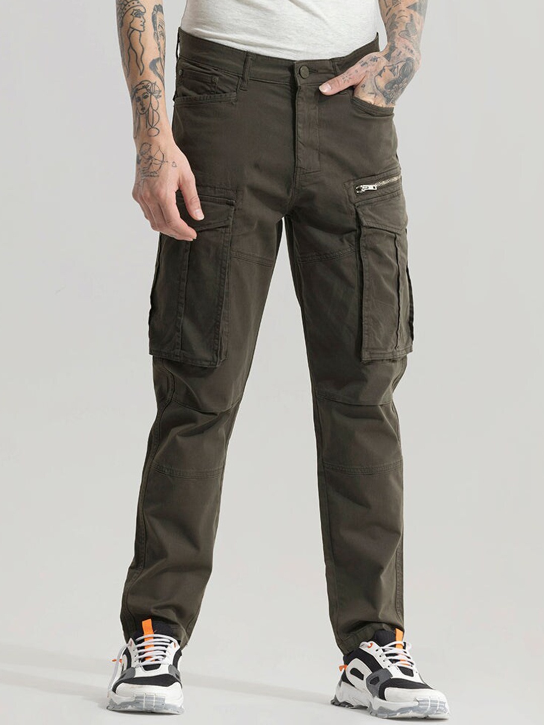 

Snitch Olive Green Men Mid-Rise Smart Slim Fit Cotton Cargo Trousers