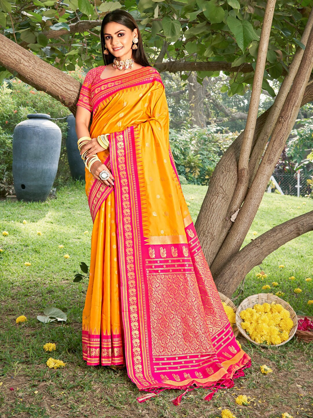 

SANGAM PRINTS Ethnic Motifs Woven Design Paithani Silk Saree, Yellow