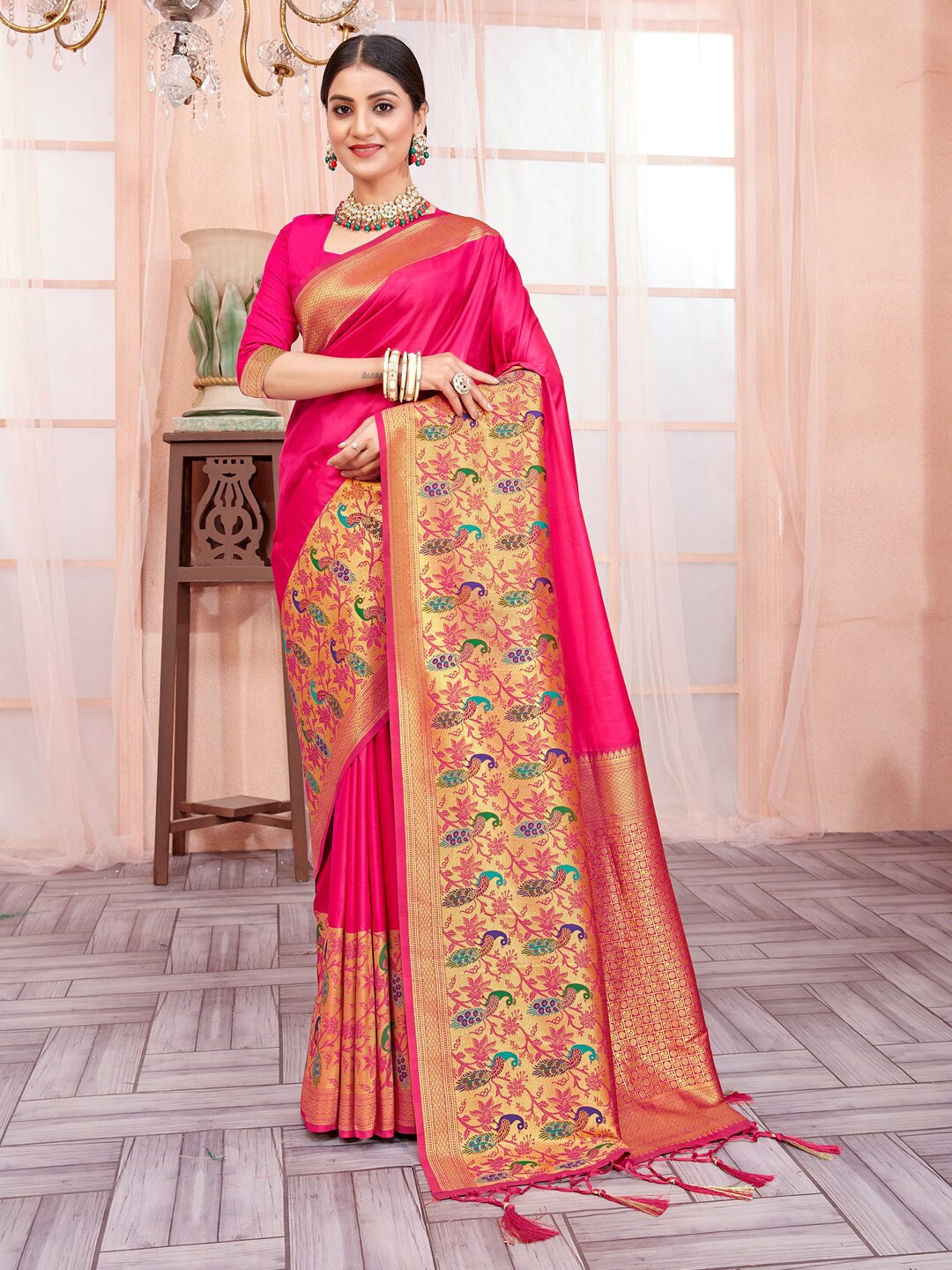 

SANGAM PRINTS Woven Design Zari Silk Paithani Saree, Magenta