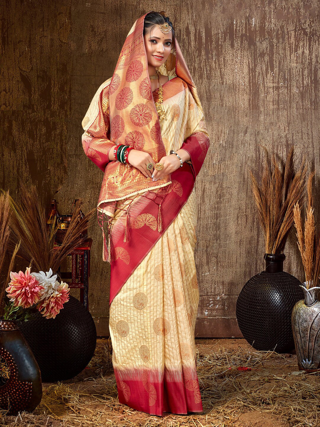

SANGAM PRINTS Woven Design Zari Silk Saree, Cream