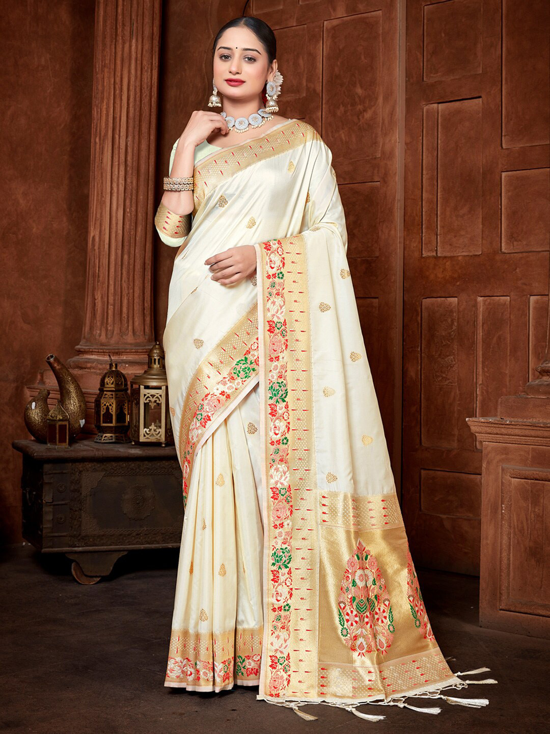

SANGAM PRINTS Ethnic Motifs Zari Silk Paithani Saree, White