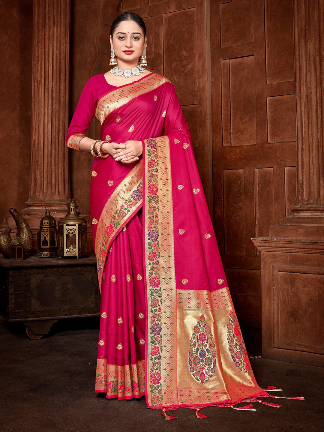 

SANGAM PRINTS Woven Design Zari Silk Paithani Saree, Magenta