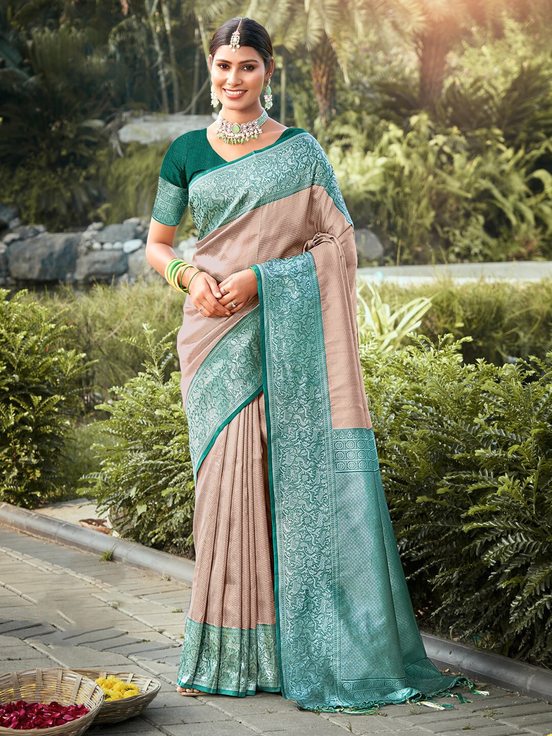 

SANGAM PRINTS Woven Design Zari Silk Kanjeevaram Saree, Beige