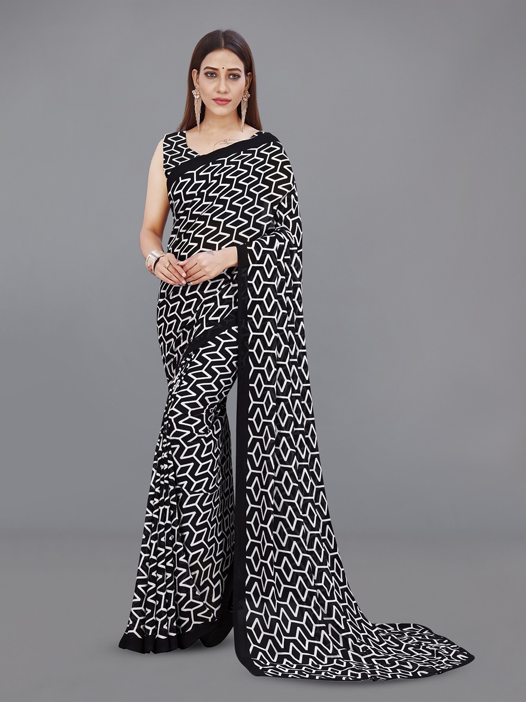 

Moda Rapido Geometric Printed Saree, Black
