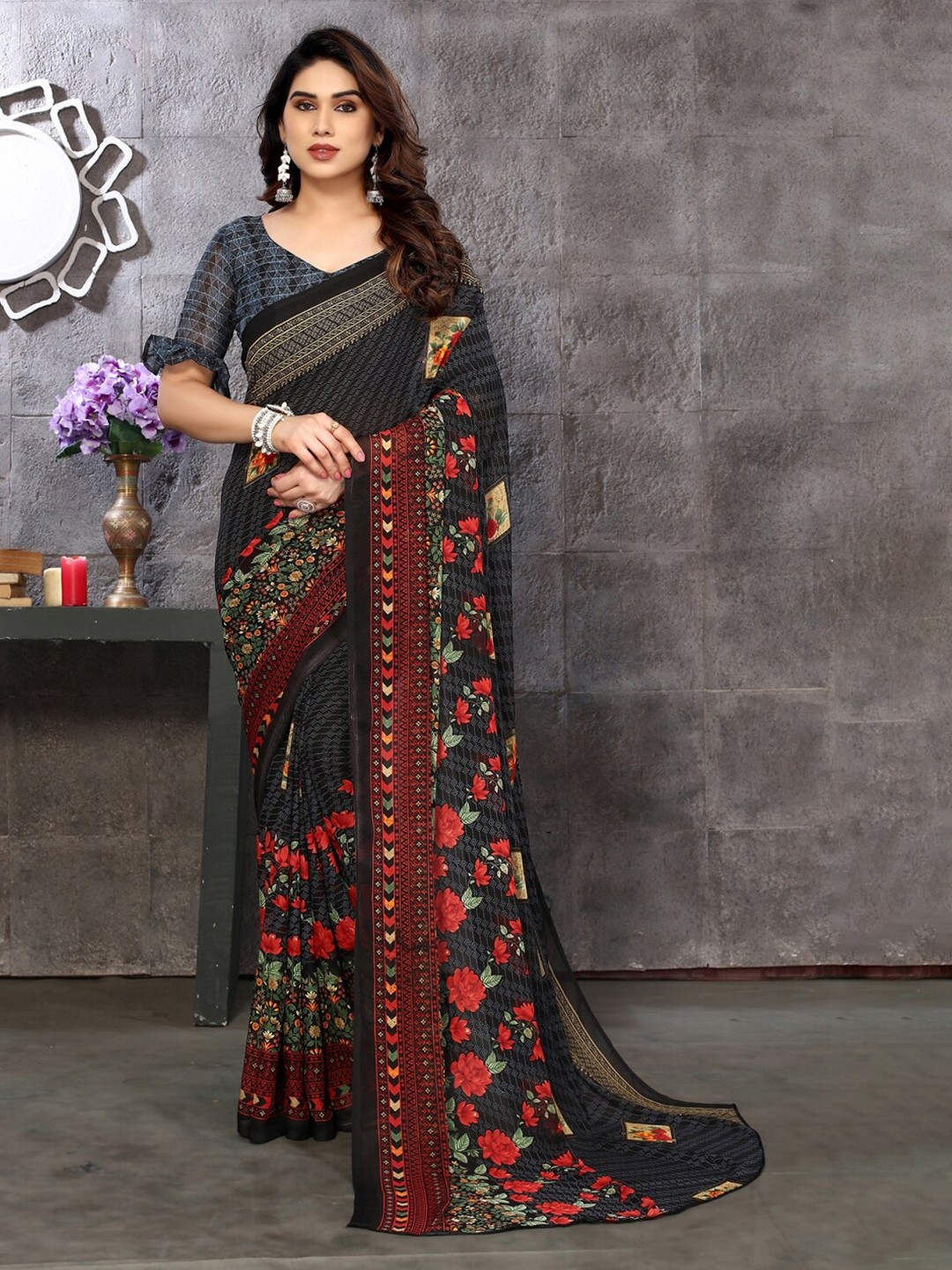

ANAND SAREES Floral Printed Saree, Black