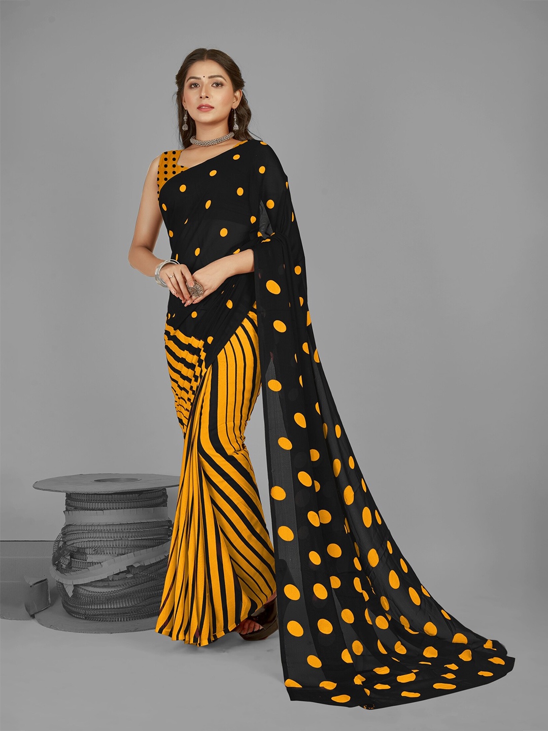 

Moda Rapido Striped Printed Saree, Black