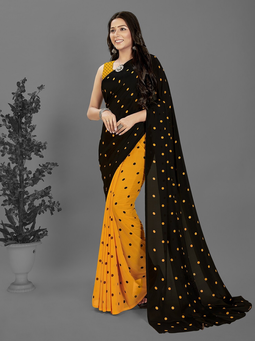 

Moda Rapido Polka Dot Printed Saree, Black