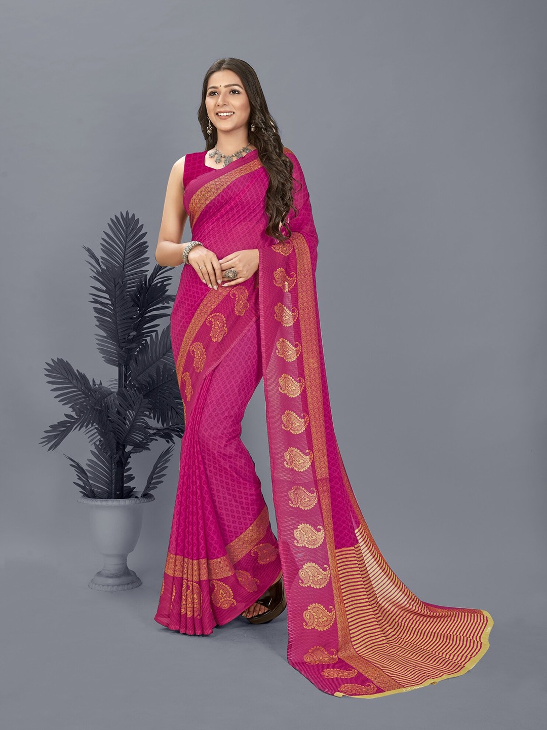 

Moda Rapido Paisley Printed Saree, Pink