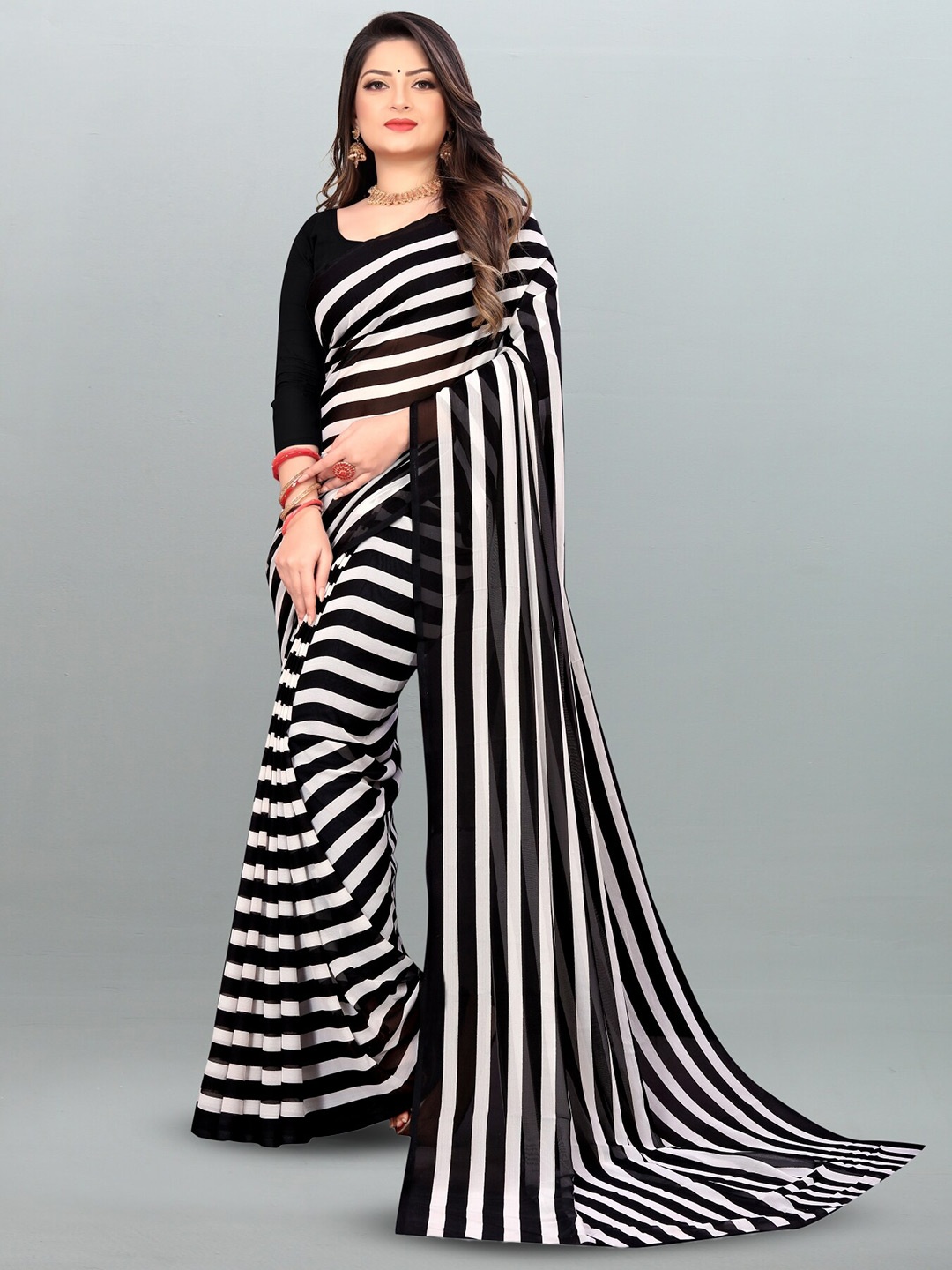 

Moda Rapido Striped Printed Saree, White