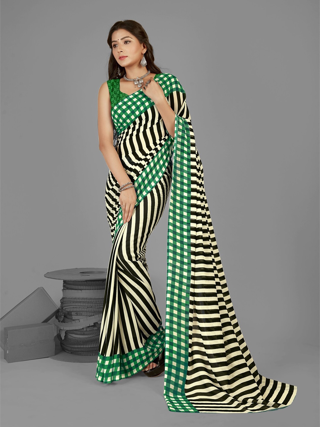

ANAND SAREES Striped Printed Saree, Green