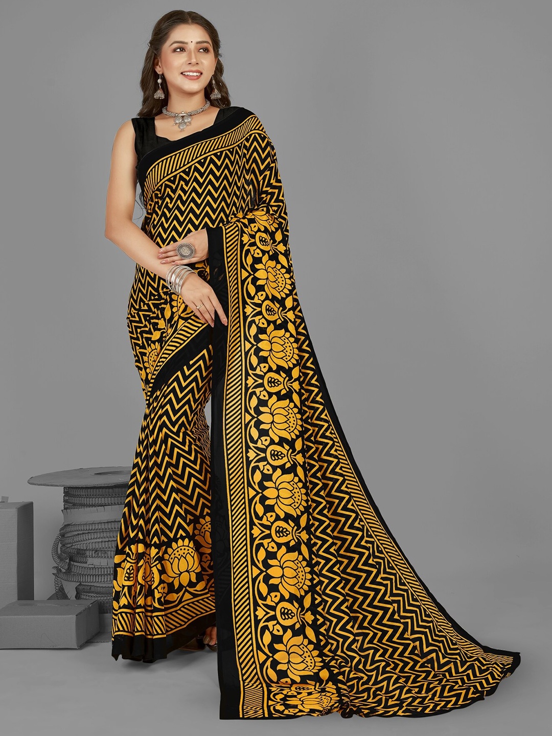 

ANAND SAREES Geometric Printed Saree, Black