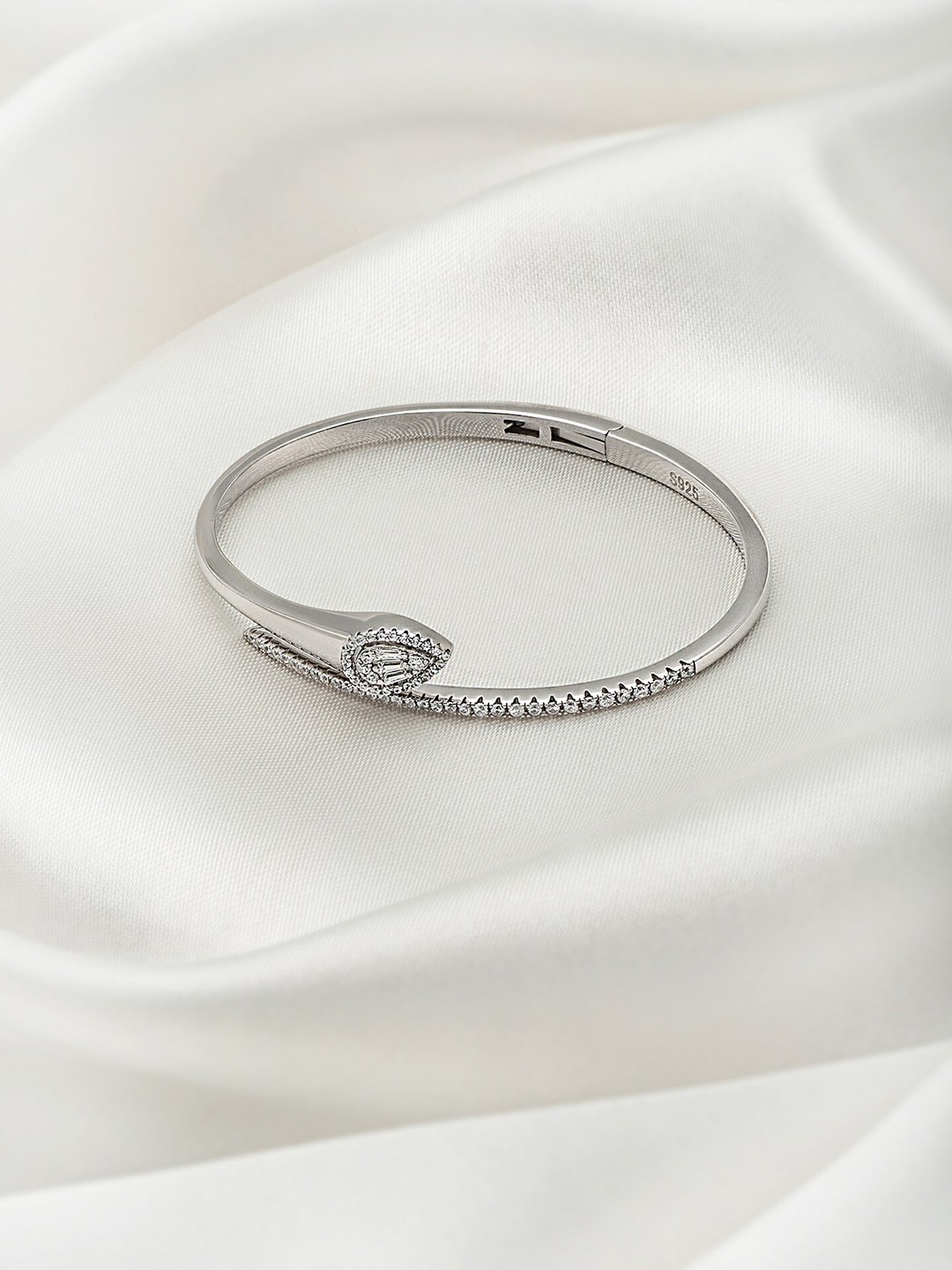 

SILBERRY Women 925 Sterling Silver Rhodium-Plated Cubic Zirconia Studded Kada Bracelet