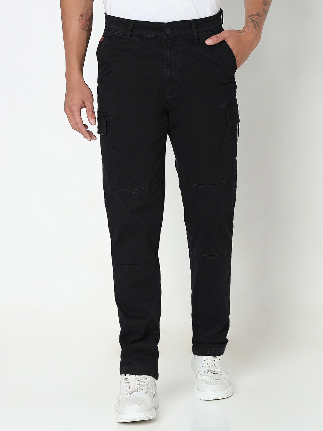 

SPYKAR Men Cargos Trousers, Black