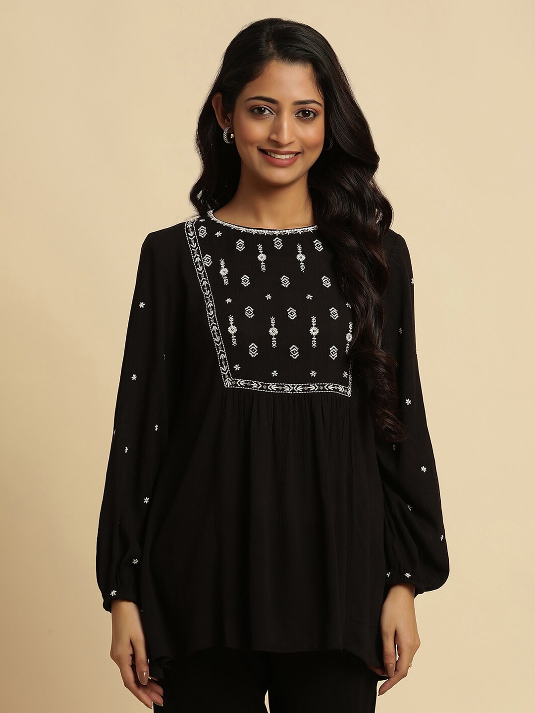 

W Embellished Top, Black